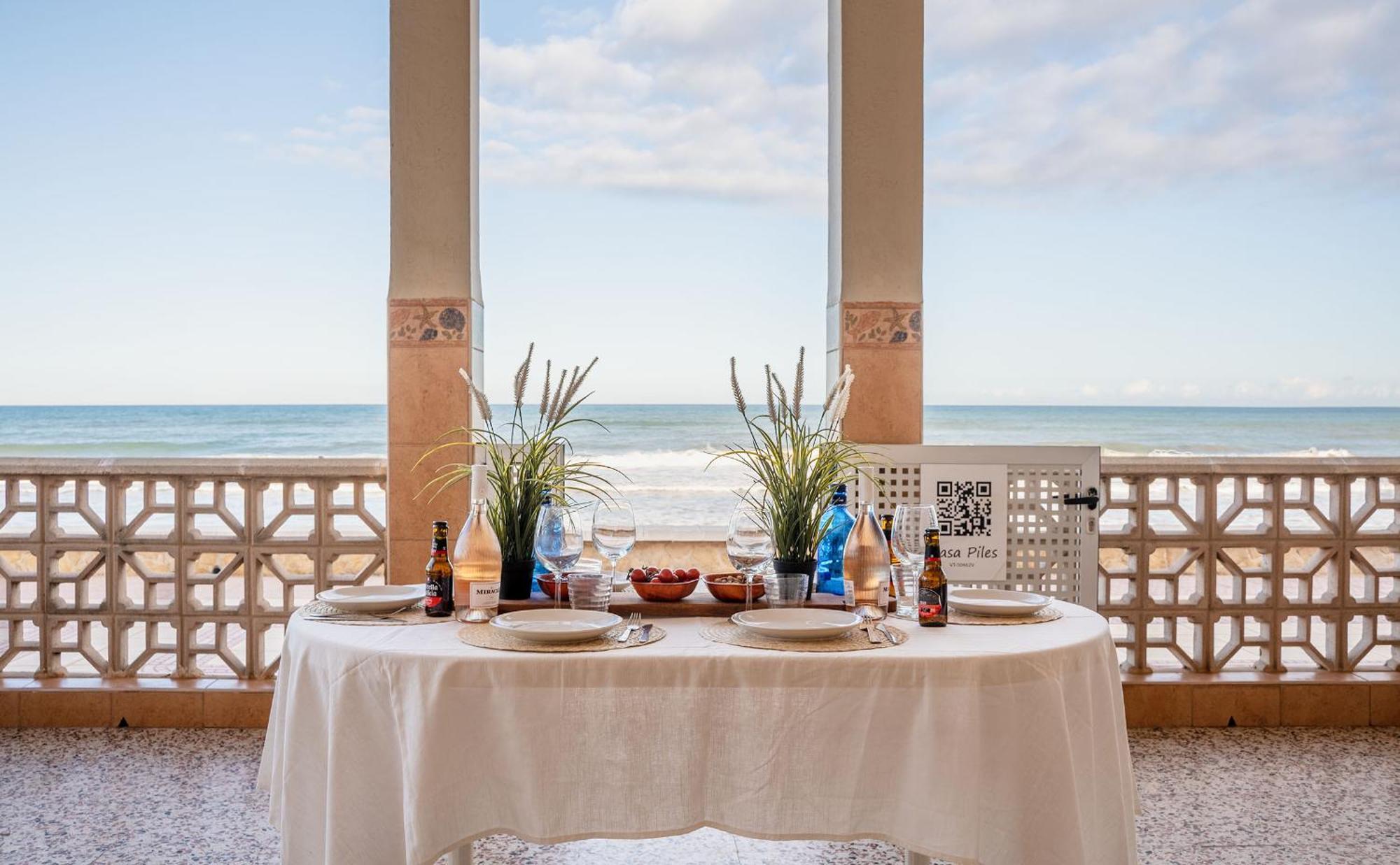 Beachfront House ピレス エクステリア 写真