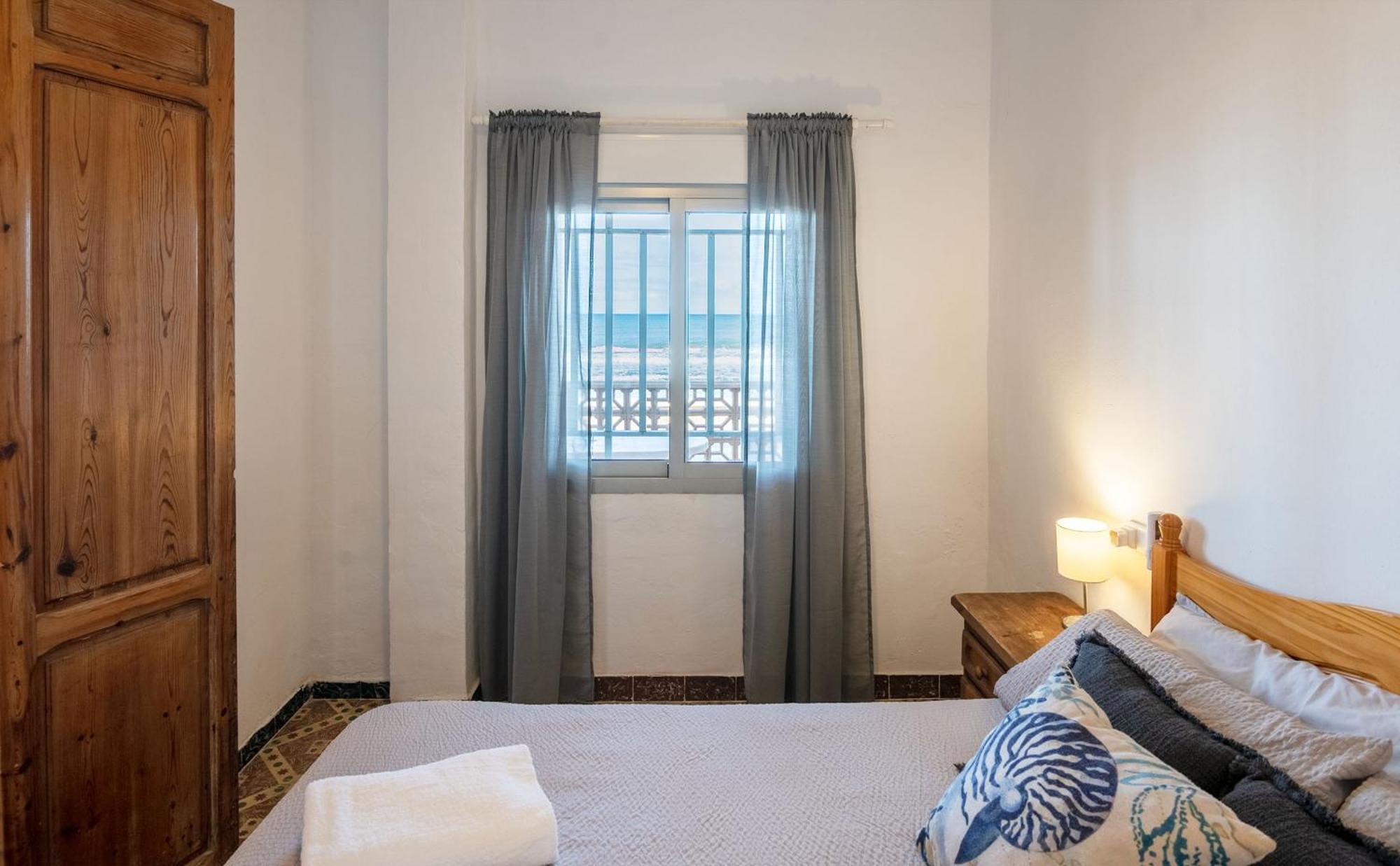 Beachfront House ピレス エクステリア 写真